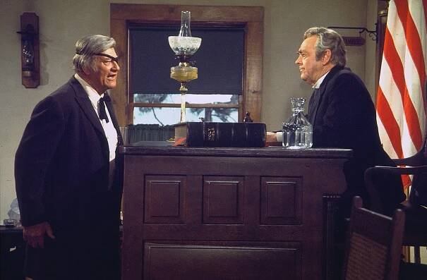 John Wayne, John McIntire - Rooster Cogburn - Z filmu
