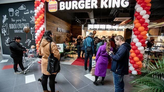 VIDEO: Ve Frýdku-Místku otevřeli první Burger King. Burgery se rozdávaly zdarma