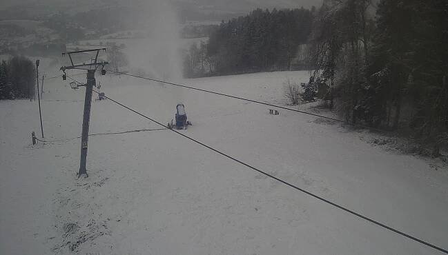 Sněžná děla jedou na Blanensku nonstop. Vlekaři vyhlíží první lyžařský víkend