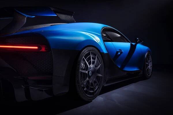 Král rovinek chce dobýt i zatáčky! Bugatti Chiron Pur Sport shodilo pár kil a hlásí se do služby