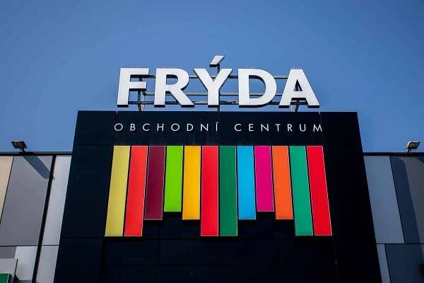 Frýdek-Místek v celostátní karanténě (Obchodní centrum FRÝDA), 24. března 2020. Vláda ČR vyhlásila dne 15.3.2020 celostátní karanténu kvůli zamezení šíření novému koronavirové onemocnění (COVID-19).