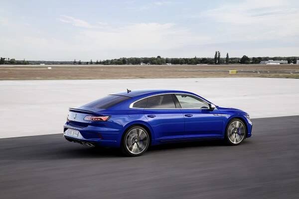 Volkswagen Arteon i jeho kombi verze jsou v Česku. Máme (ne)kompletní ceník