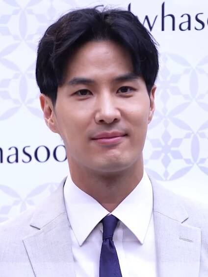 Kim Ji-seok (actor) - Wikipedia
