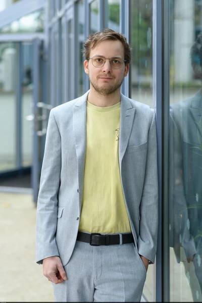 Simon Reif stehend