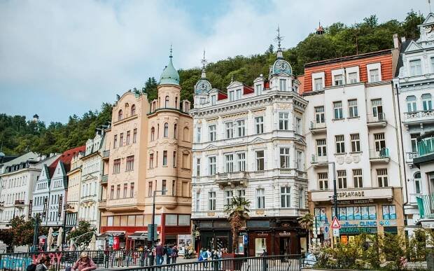 Karlove Vary blízko rieky a kolonád: 4* Hotel Esplanade s raňajkami + kávovar v izbe a zľavy do reštaurácií