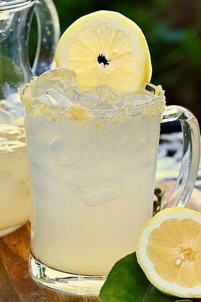 A glass with homemade lemonade and a slice of lemon