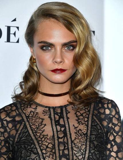 Galerie: Galerie: Top účesy Cary Delevingne | Elle.cz