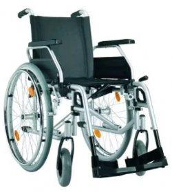Elektrické či mechanické invalidní vozíky usnadňují tělesně postiženým život