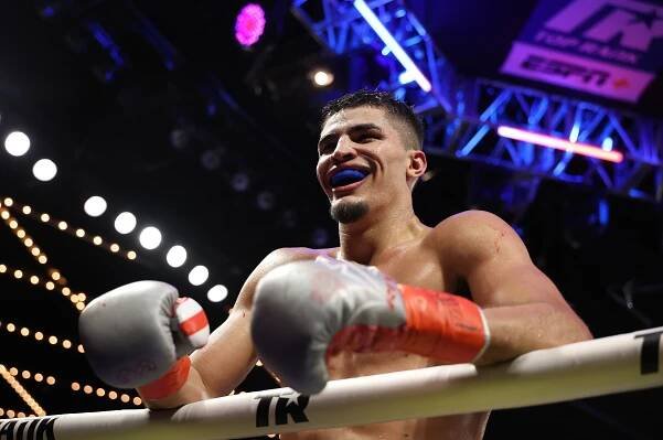 Xander Zayas outpoints Jorge Garcia to win vacant WBO title: highlights and results