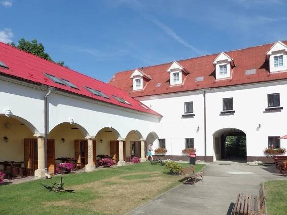Hotel buildings with an enclosed courtyard