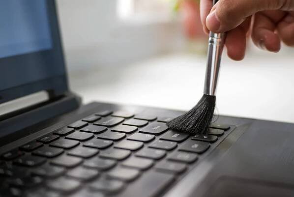 Hodí se i štětec. Foto: iStockphoto.com