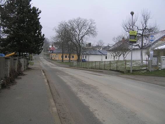 Modlíkov: malá obec s moderním hřištěm i kontejnery pod zemí