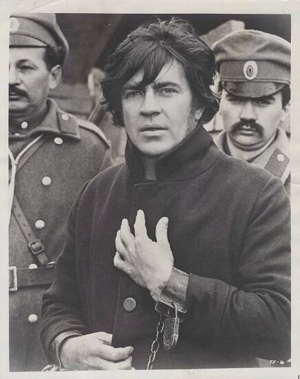 File:Alan Bates — "The Fixer" (1968) publicity still.jpg
