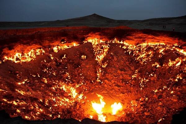 Soubor:The Door to Hell.jpg – Wikipedie