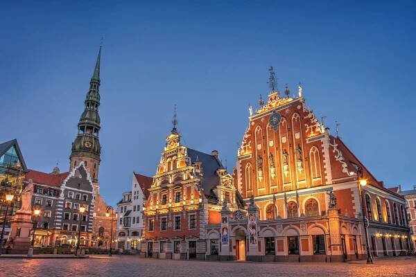 dům černých tečky - riga - stock snímky, obrázky a fotky