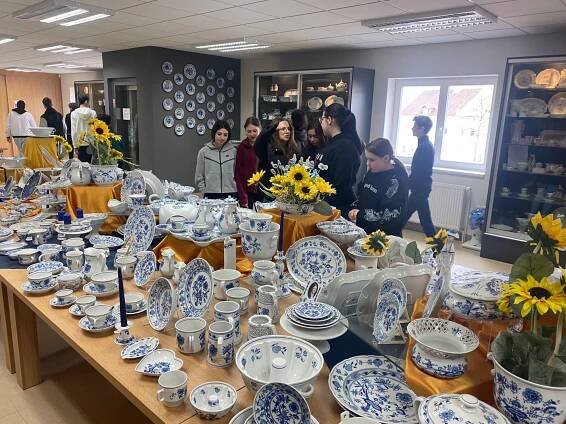 Exkurze 6.A a 7.A do Domu porcelánu v Dubí | ZŠ Lidická, Bílina