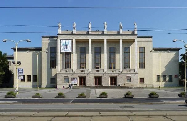 Soubor:Ostrava, Moravská Ostrava, Dům kultury.JPG – Wikipedie