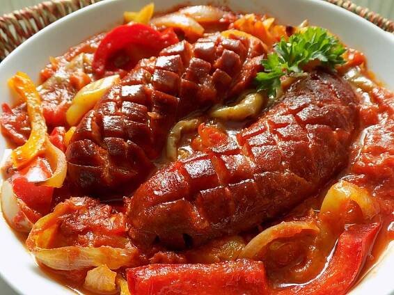 Pikantní špekáčky na paprikách - fotografie 2 - TopRecepty.cz