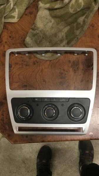 OCTAVIA II PANEL KLIMATYZACJI 3T0820047J WEBASTO