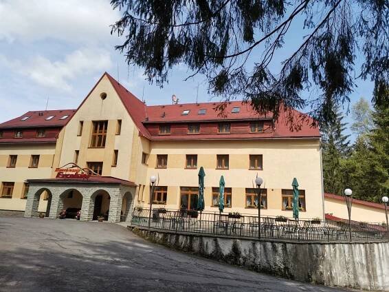 Šárka - výlet 32VB * Slavíč z Dolní Lomné - Vrcholovka.cz
