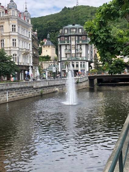 Kolonády a nábřeží v Karlových Varech | TuristickaMapa.cz