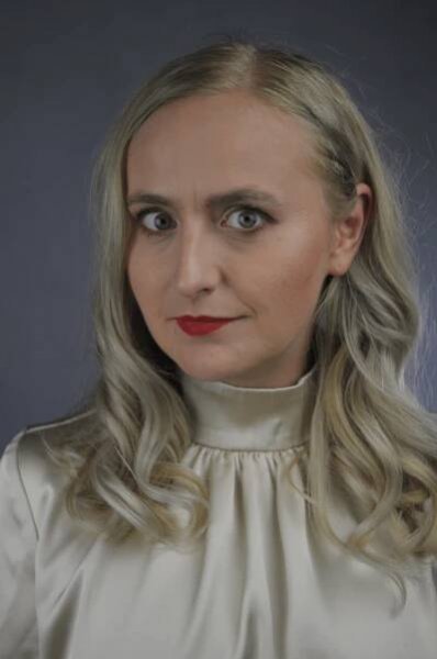 Lucie Macháčková je česká stand-up komička, scenáristka, lektorka a autorka