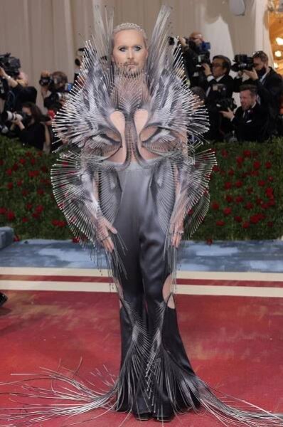To nejlepší z Met Gala 2022: Pozlacená prsa i šaty po Marilyn!