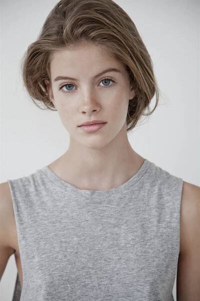 Škola musí počkat, modeling nejde dělat donekonečna, říká modelka Bára Podzimková (19)
