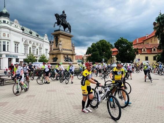 Účastníci cyklotour Na kole dětem navštívili ve čtvrtek Poděbrady