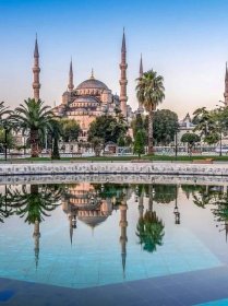 Aesthetic Blue Mosque With Water Reflection Wallpaper
