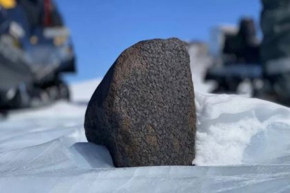 Antarktida vydala poklad v podobě meteoritu, který patří mezi ty největší za posledních 100 let