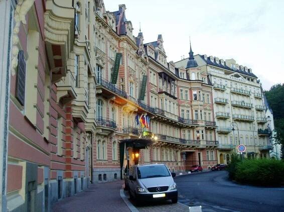 Fotografie - Karlovy Vary-Mariánskolázeňská ulice - 22.06.2011
