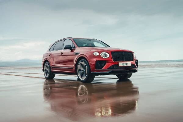 550 koní a aktivní stabilizátory dělají z nové Bentaygy S tu nejsportovnější verzi SUV od Bentley