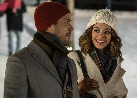 Marco Grazzini, Amber Stevens West - Christmas Unwrapped - Z filmu