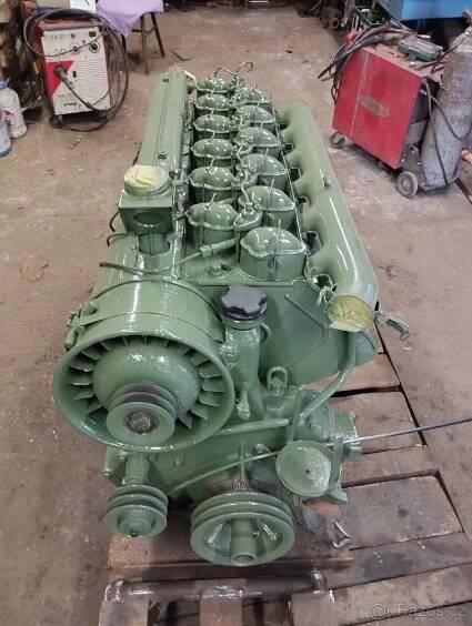Motor Praga V3s po repasi