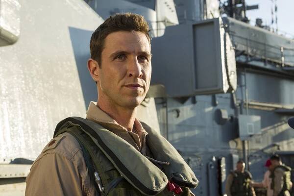 Krize - Pilot - Z filmu - Pablo Schreiber