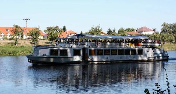 Výletní a restaurační loď... - Ostatní