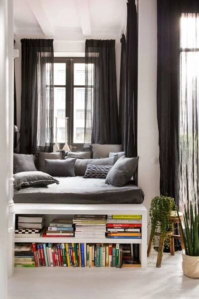 est-living-barcelona-loft-serrat-tort-architects-reading-nook