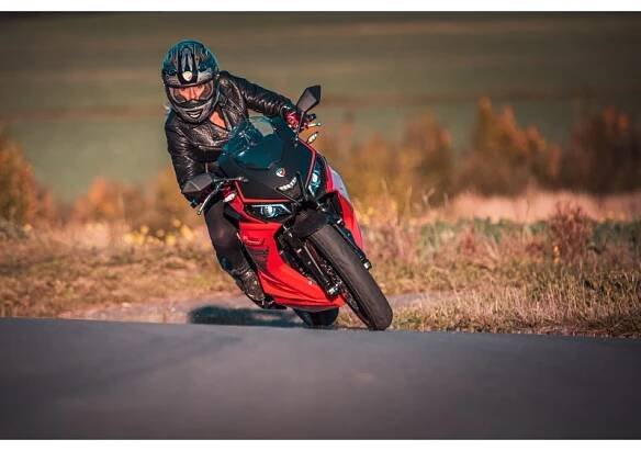 Monza 125 cervená - EURO 4 - Capirelli.cz