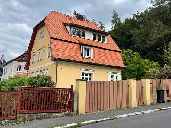 Pronájem reprezentativní prvorepublikové vily, ul. Myslbekova, Karlovy Vary- Tuhnice – Nadin Reality