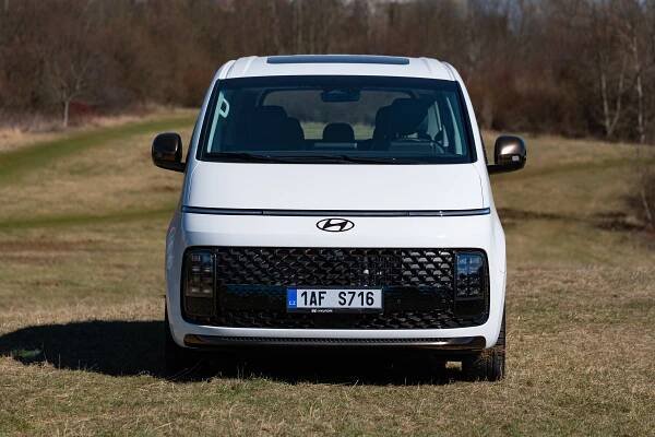 Sci-fi dodávka Hyundai nově bez dieselu. Co to Starii přineslo a o co přišla?
