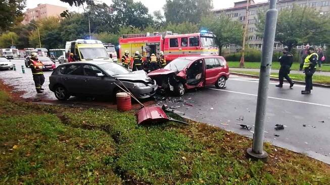 OBRAZEM: V Havířově došlo v pátek ke dvěma hromadným nehodám