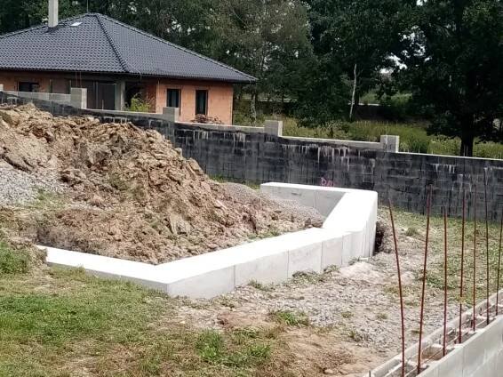 Sedlečko - jezírko - MegaBeton - betonový blok