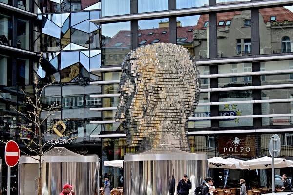 Revoluční Bílá labuť nebo megalomanská Kotva. Znáte legendární pražské obchodní domy? - neverdie.cz