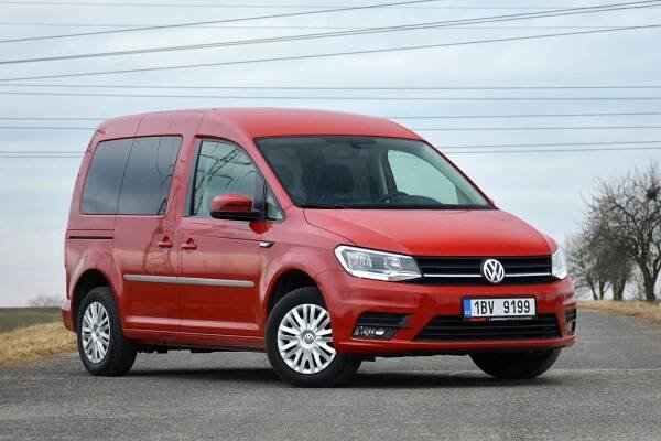 Alternativa k vymírajícím MPV existuje: Volkswagen Caddy 1.2 TSI zvládá práci i rodinu a dělá to lépe než konkurence