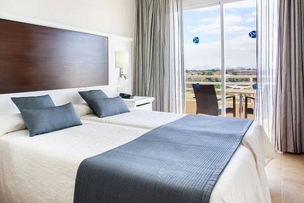 Postel nebo postele na pokoji v ubytování Grupotel Amapola