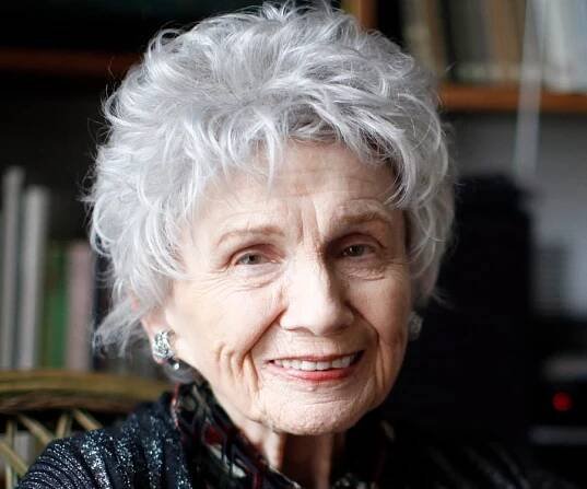 Alice Munro Biography - Facts, Childhood, Family Life & Achievements
