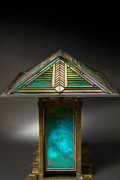 Frank_Lloyd_Wright_Double_Pedestal_Lamp_Courtesy_Sothebys_03