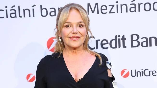 Rozdováděná Dagmar Havlová: Cachtala se v rybníce a vesele objímala kolegu – eXtra.cz