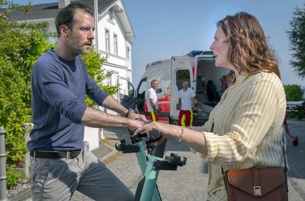 Praxis mit Meerblick - Vatertag auf Rügen - Z filmu - Benjamin Grüter, Anne Weinknecht